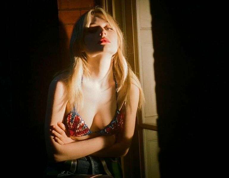 Emily Alyn Lind Topless