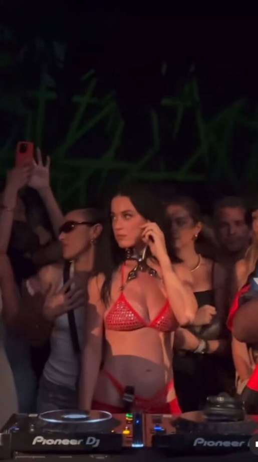 Katy Perry Tits Boobs