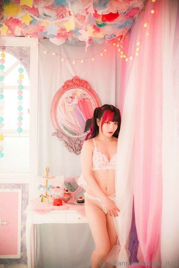 Maki Itoh Topless