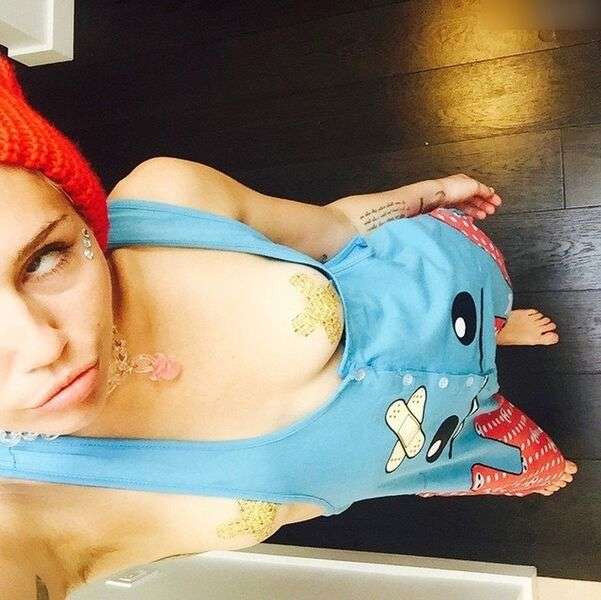 Miley Cyrus Anal