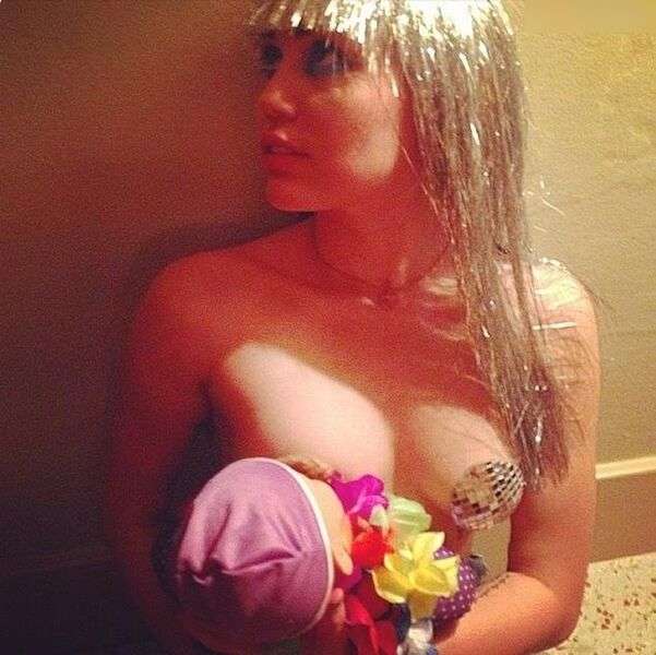 Miley Cyrus Tits Boobs