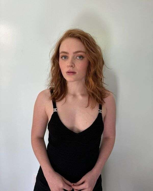 Sadie Sink Tits Boobs