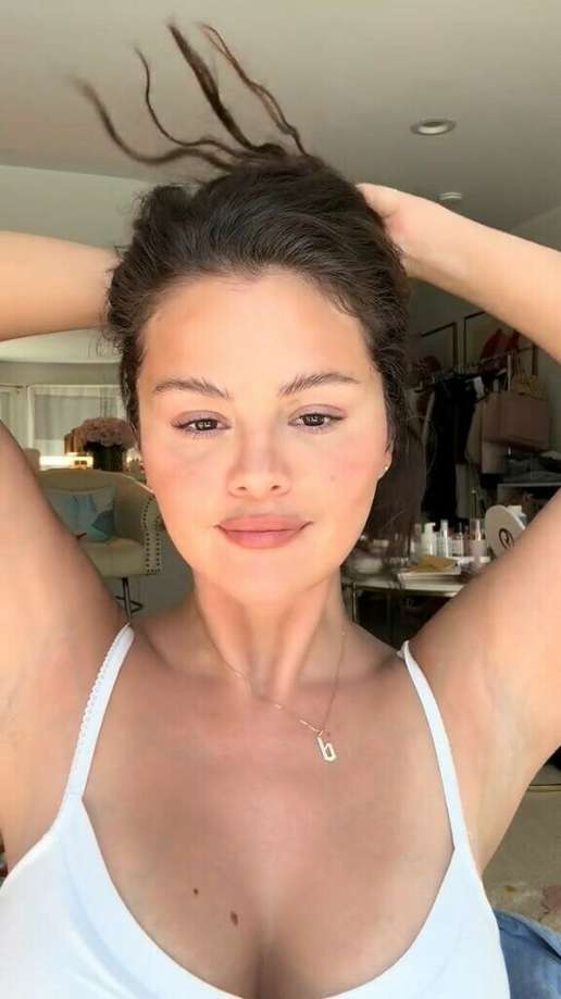 Selena Gomez Naked